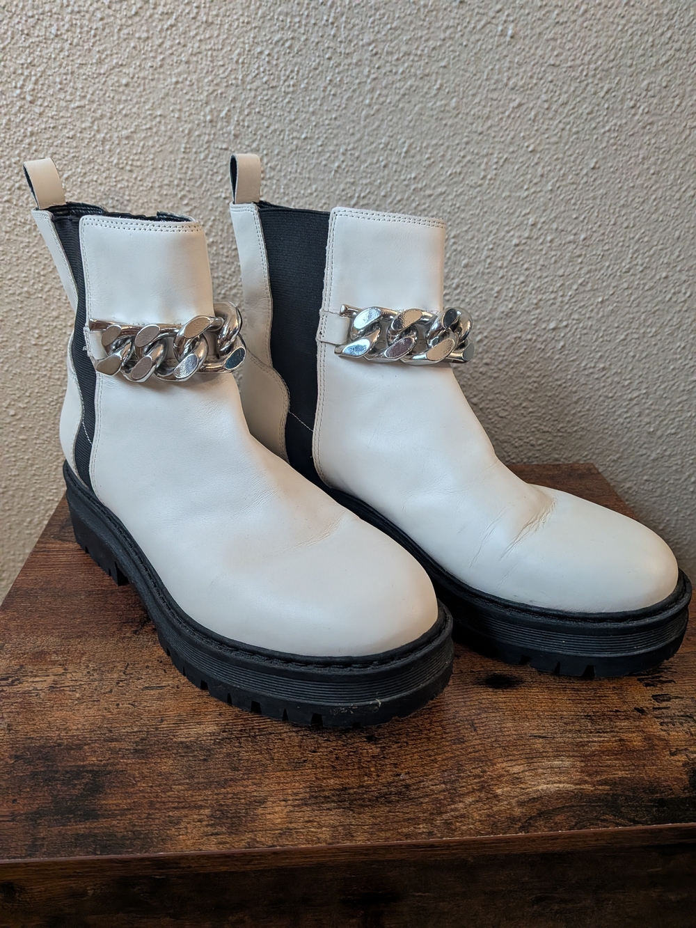 Marc Fisher White Leather Chelsea Boots with Silver Chain